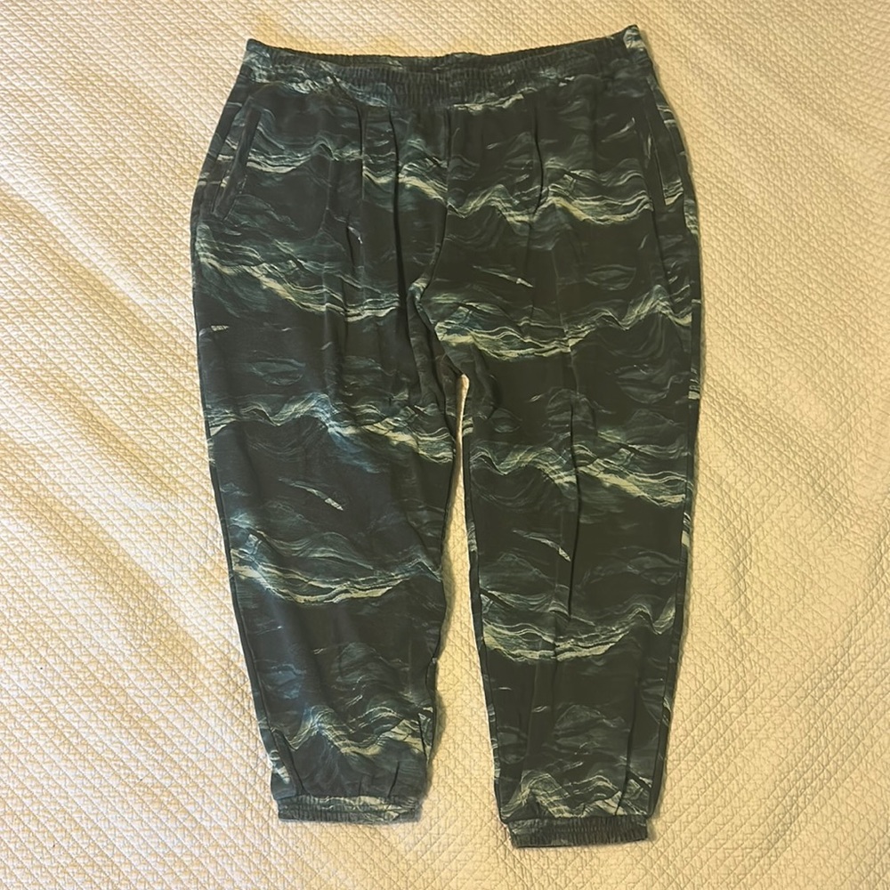 Green marble, jogger with pockets, Fabletics